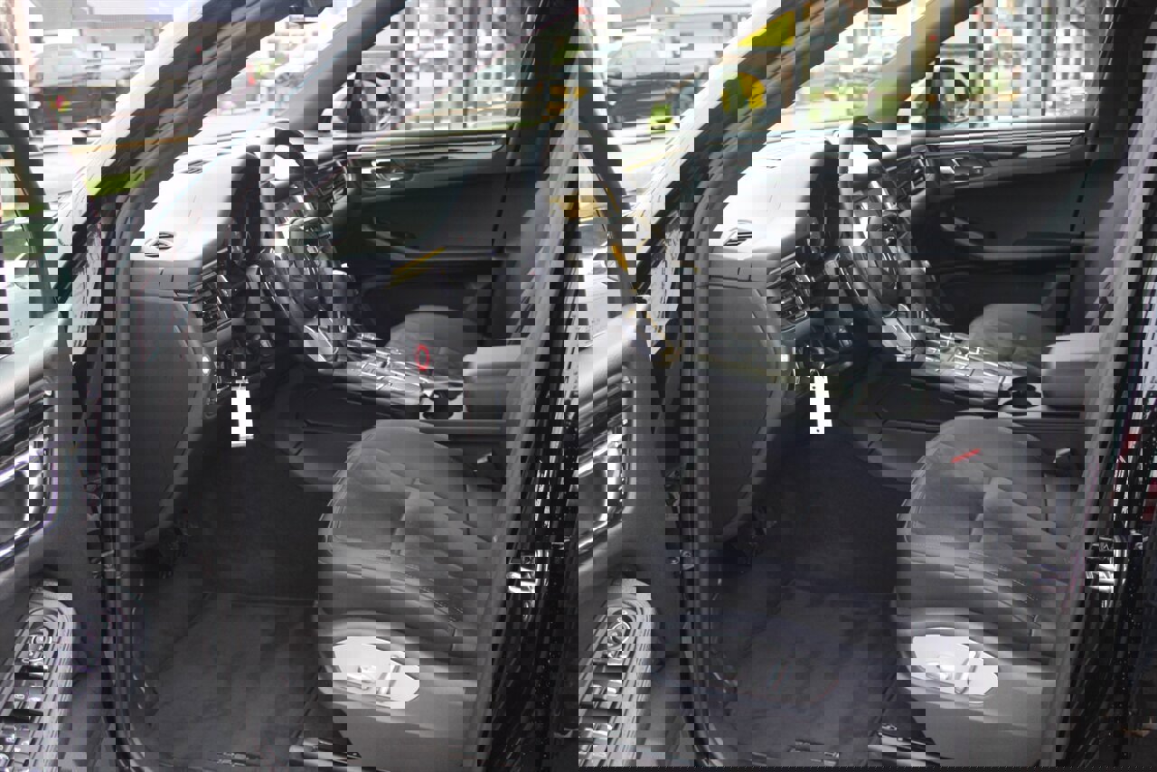 Used 2016 Porsche Macan S image 11