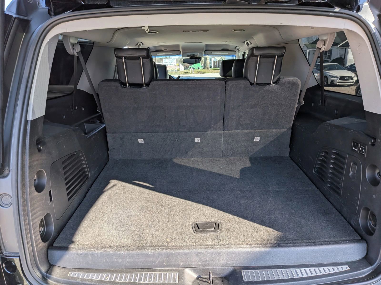 Used 2020 Chevrolet Suburban Premier image 32