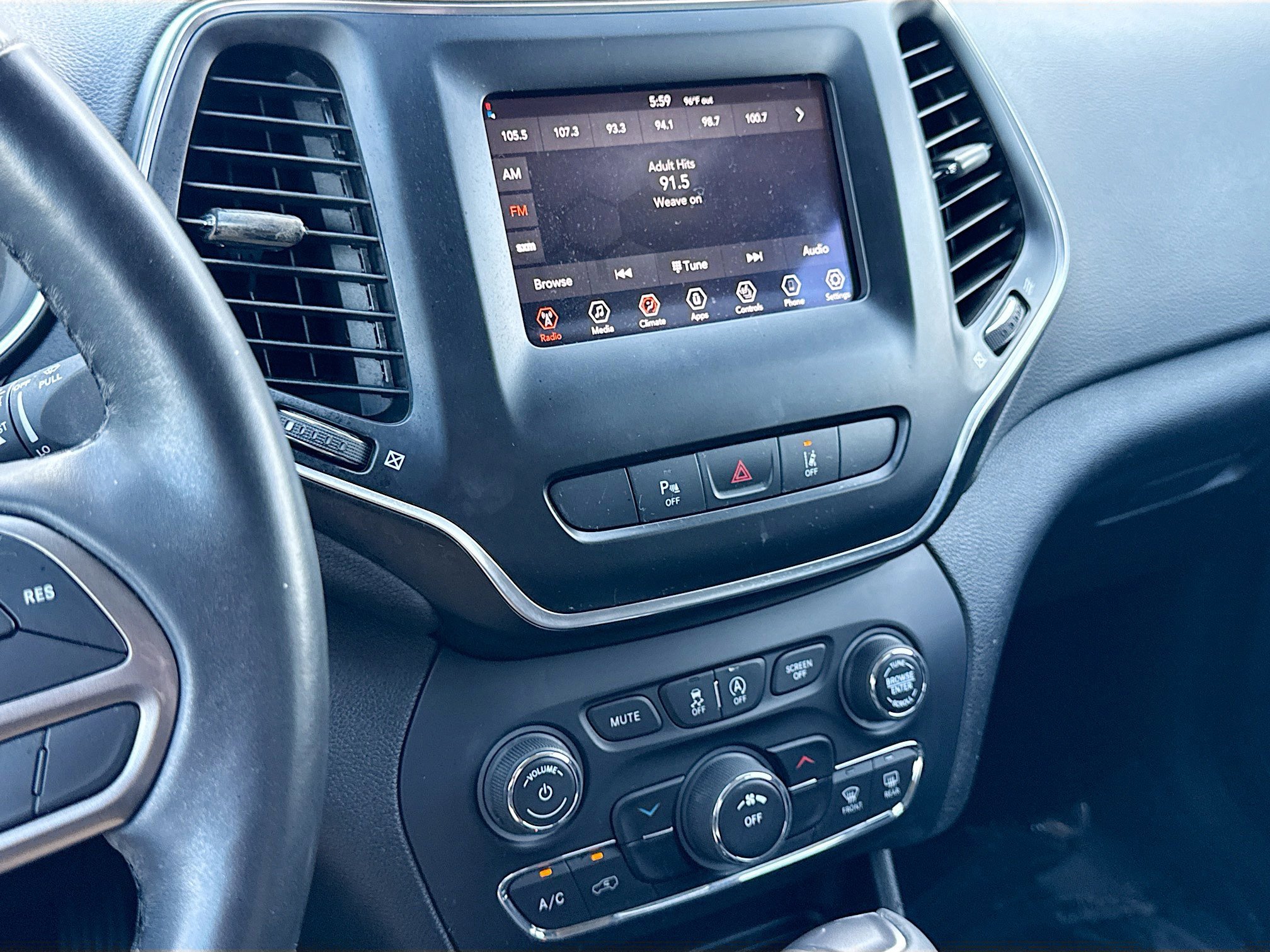 Used 2021 Jeep Cherokee Latitude Plus FWD image 25