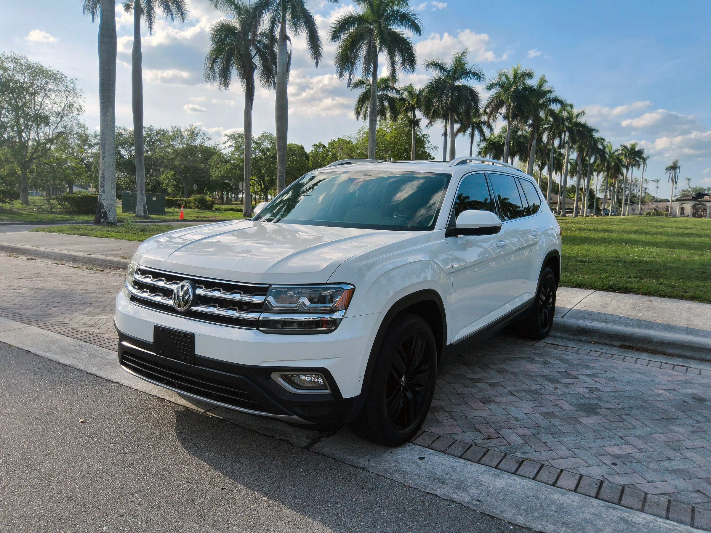 Used 2019 Volkswagen Atlas SEL Premium AWD/4WD image 3