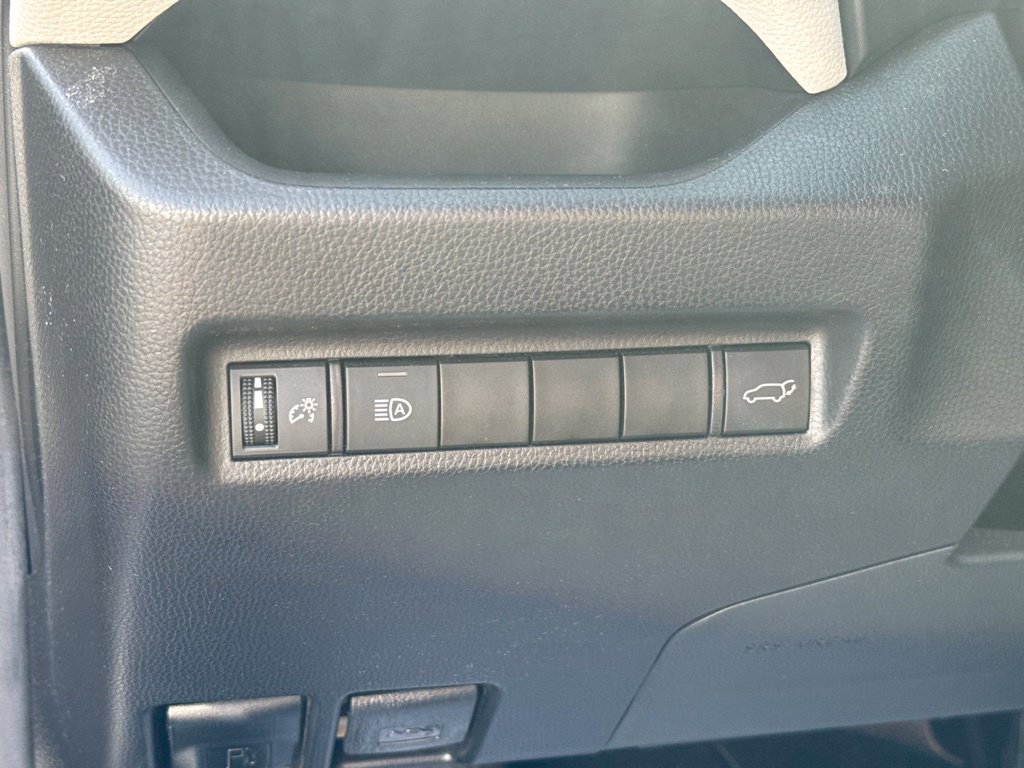 Used 2020 Toyota RAV4 XLE w/ Convenience Package AWD/4WD image 18