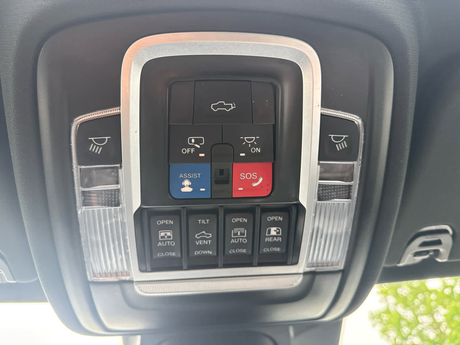Used 2024 RAM 1500 Laramie AWD/4WD image 24