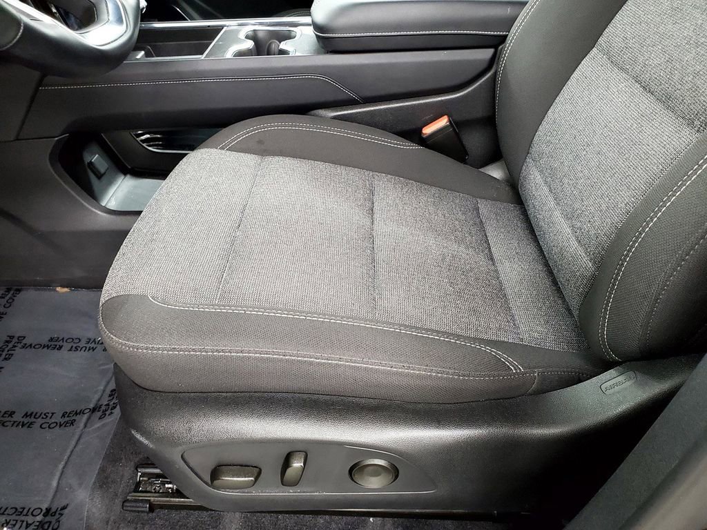 Used 2025 GMC Acadia Elevation image 13