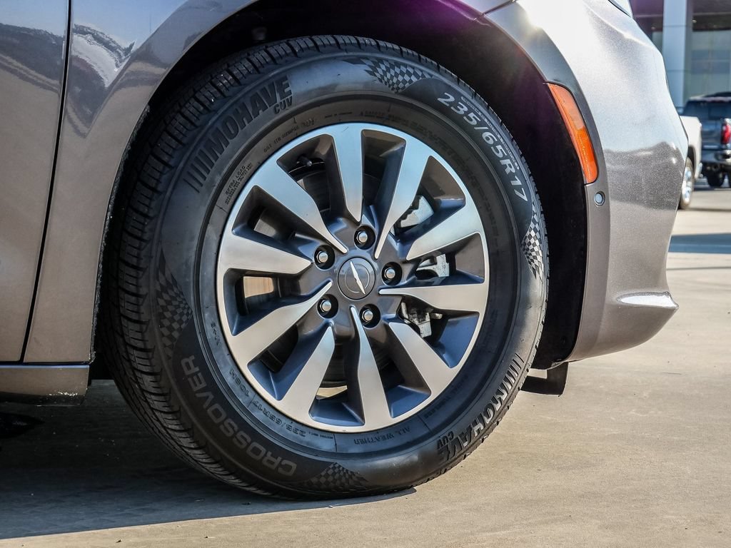 Used 2021 Chrysler Pacifica Touring-L FWD image 9
