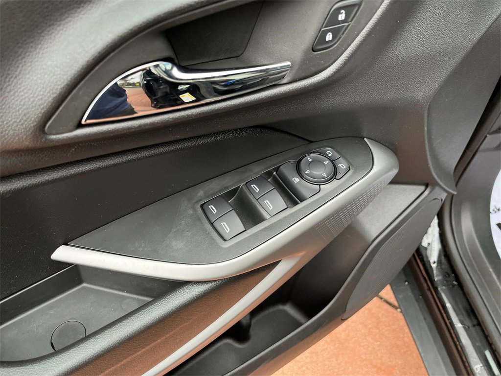 Used 2024 Chevrolet Trax RS w/ Driver Confidence Package image 21