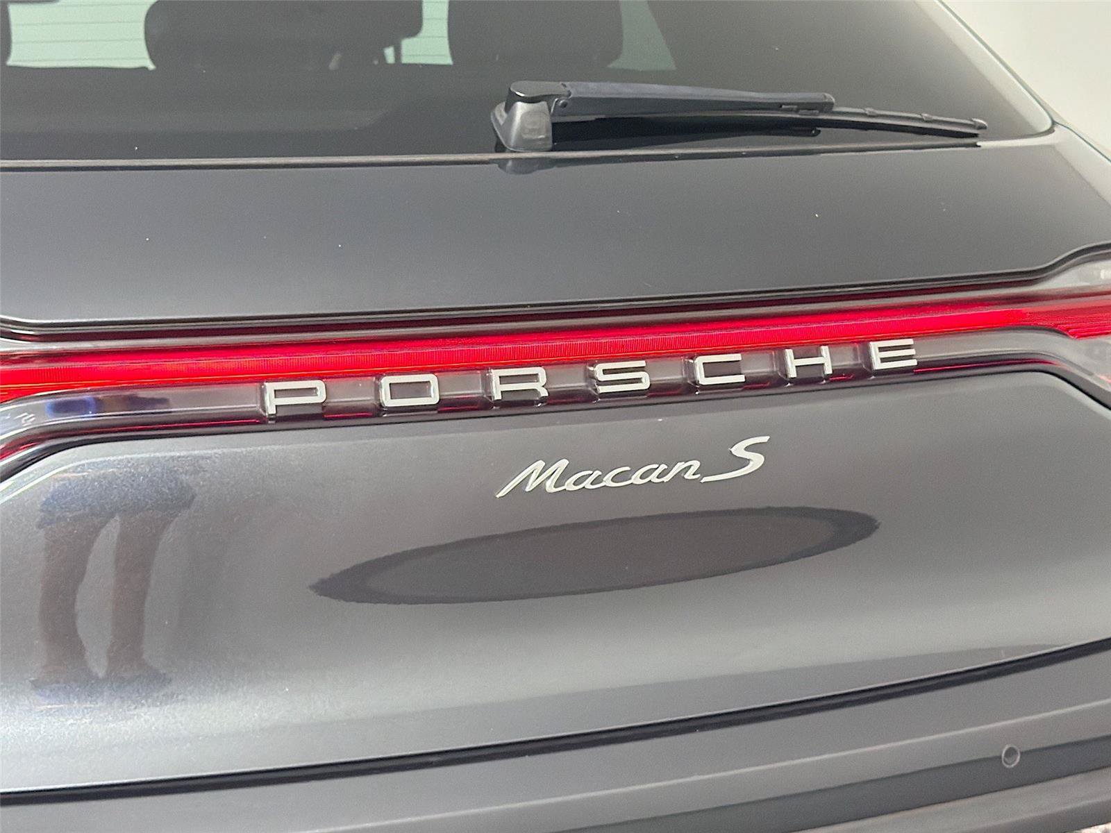 Certified 2023 Porsche Macan S AWD/4WD image 17
