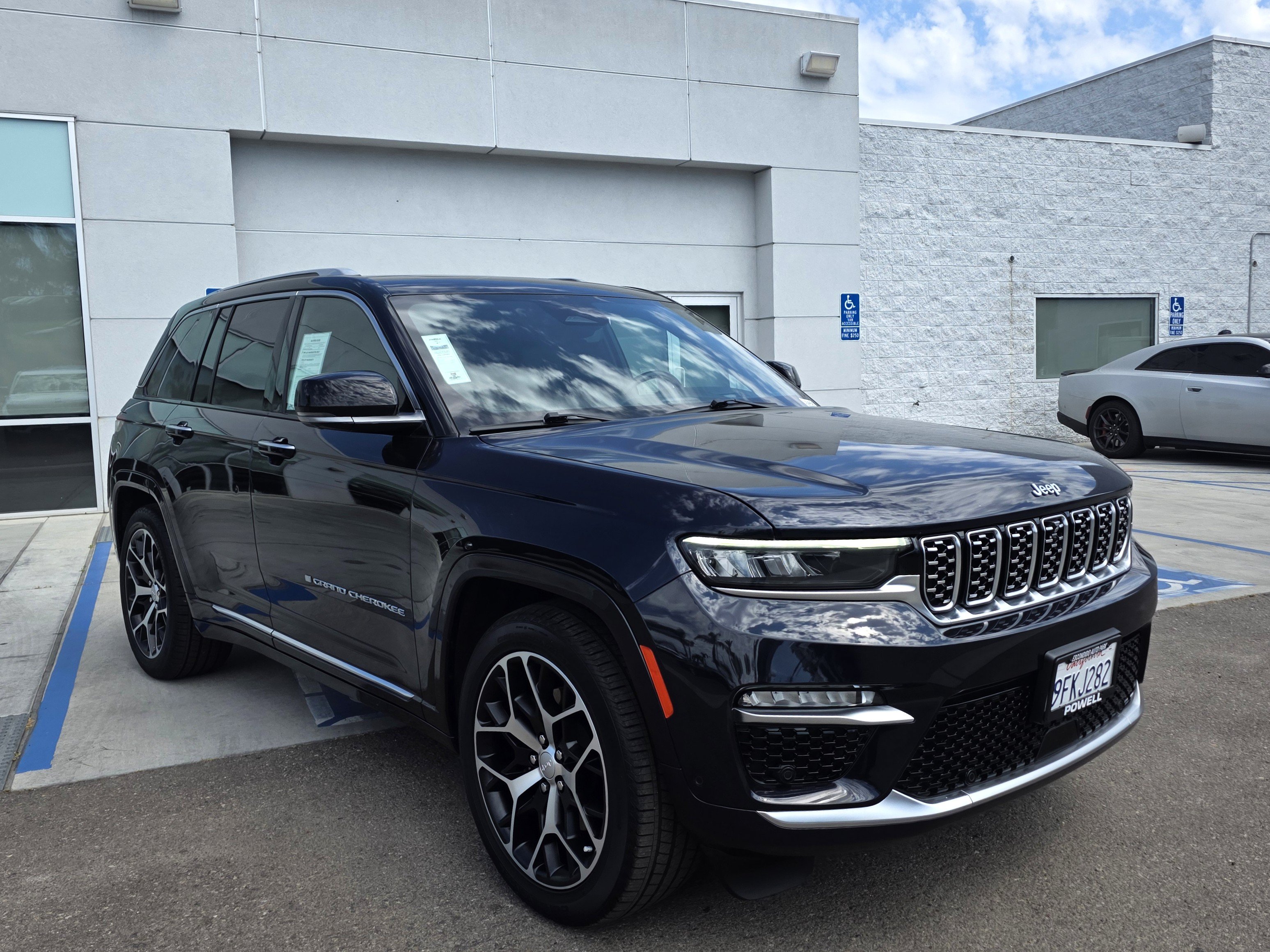 Certified 2022 Jeep Grand Cherokee Summit AWD/4WD image 6