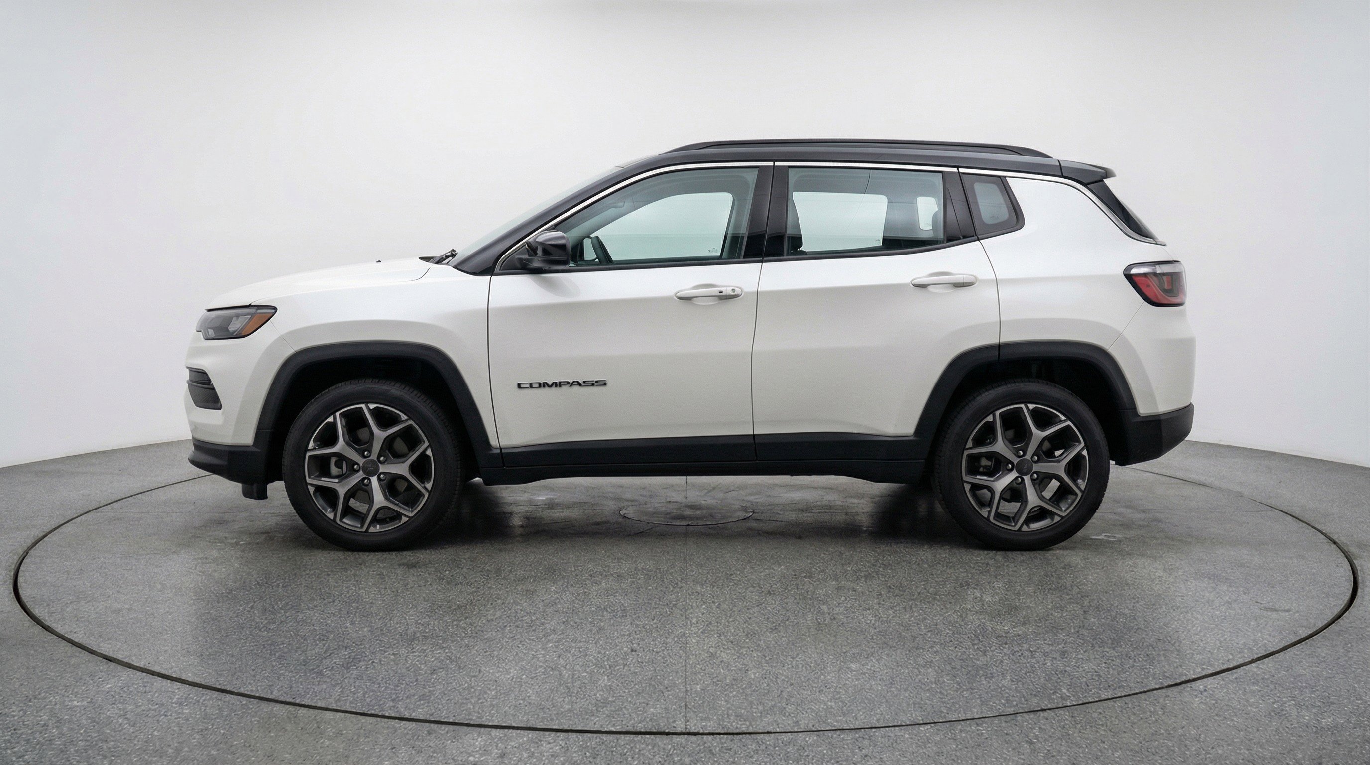 Used 2025 Jeep Compass Limited image 5