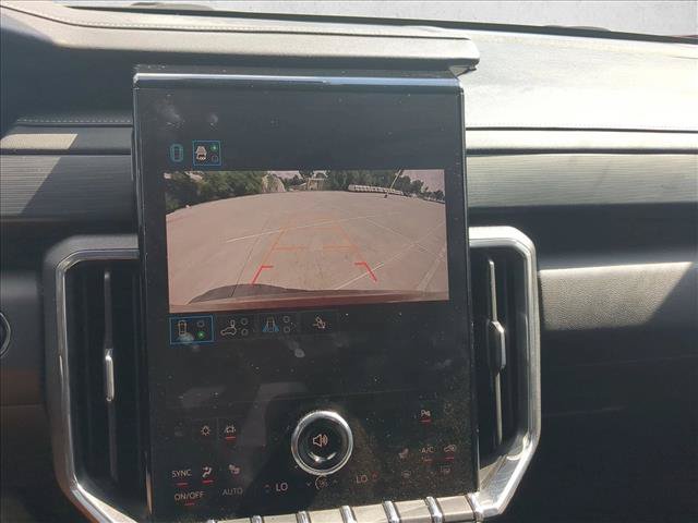 Used 2025 GMC Acadia Elevation w/ Elevation Premium Package FWD image 13