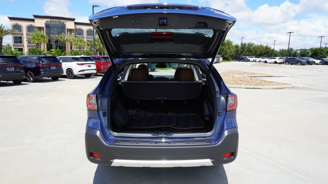Used 2025 Subaru Outback Touring AWD/4WD image 39