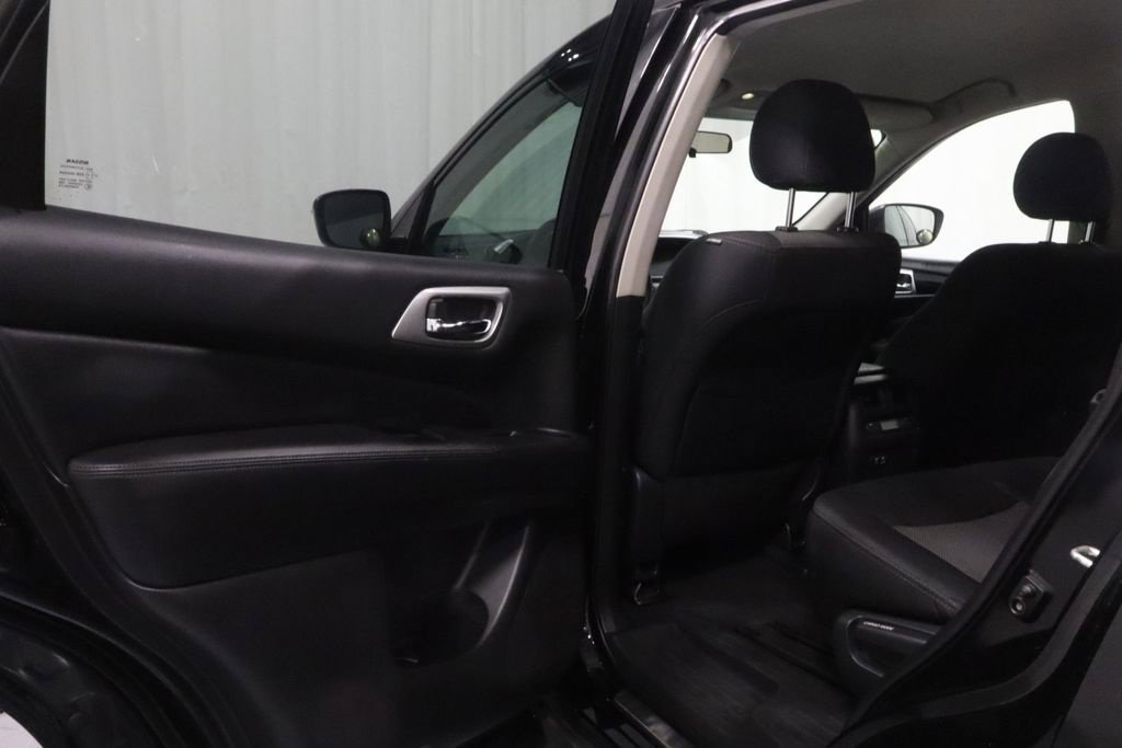 Used 2020 Nissan Pathfinder S AWD/4WD image 13