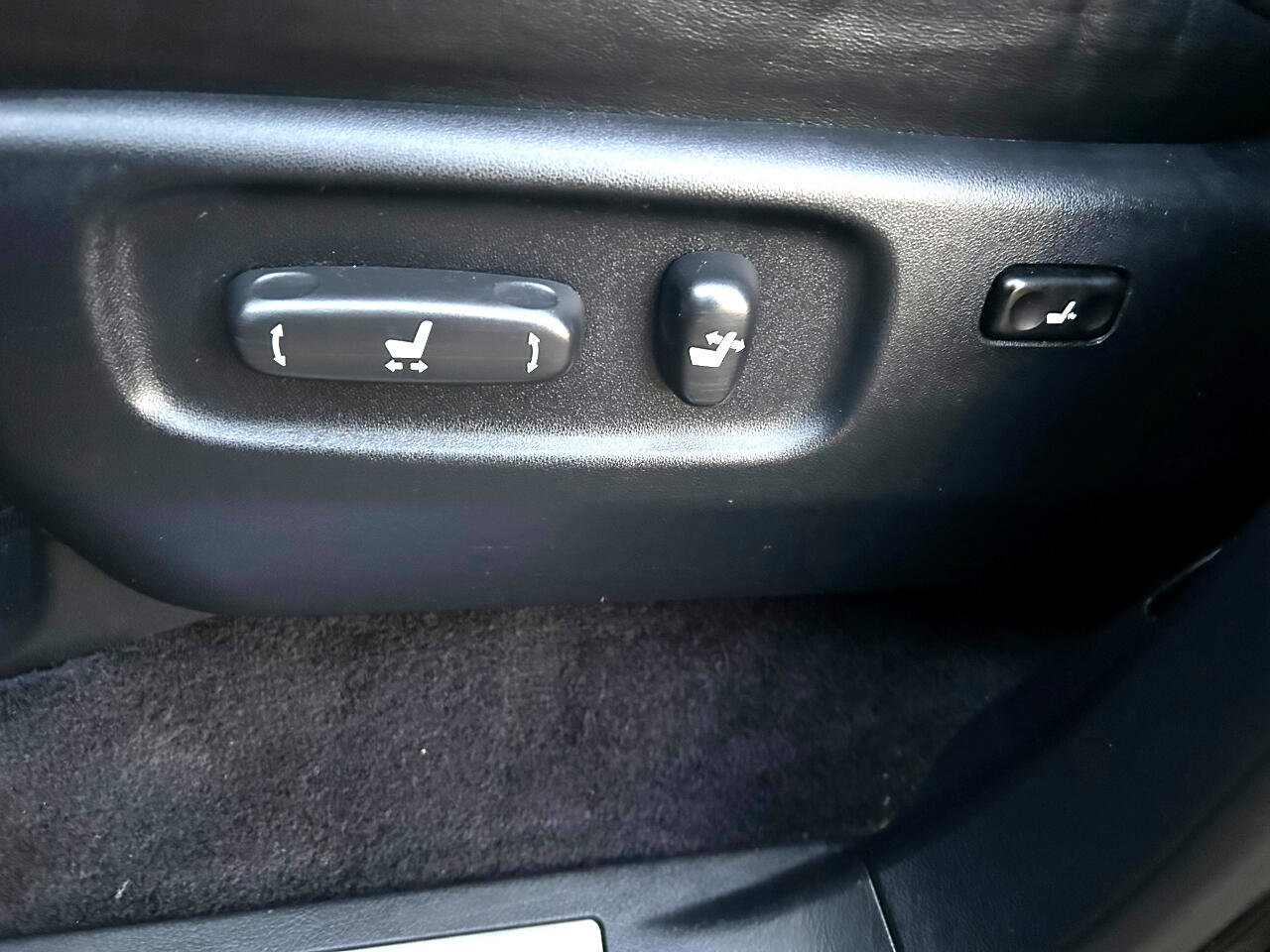 Used 2016 Toyota Land Cruiser image 13