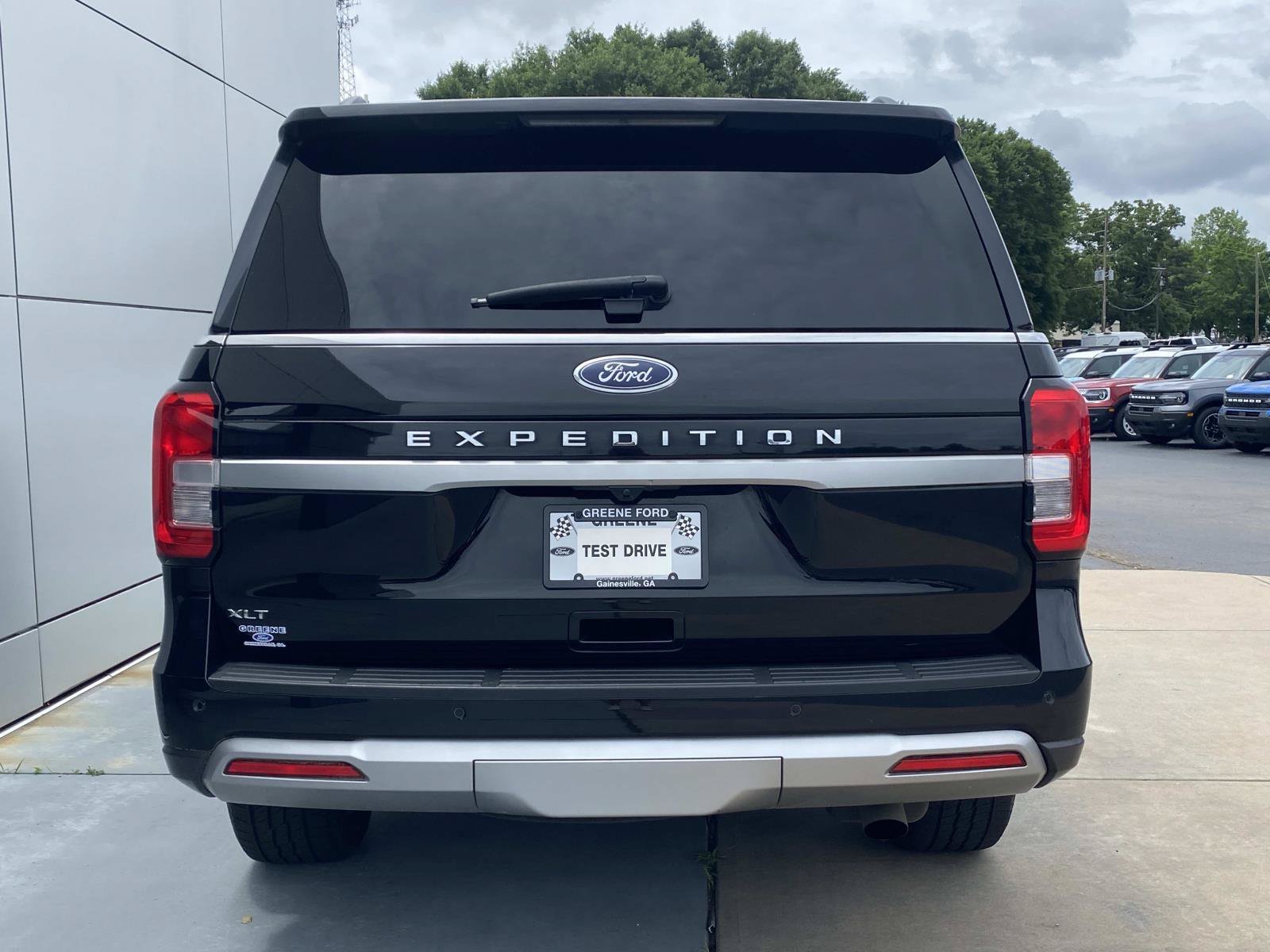 Used 2023 Ford Expedition XLT AWD/4WD image 5