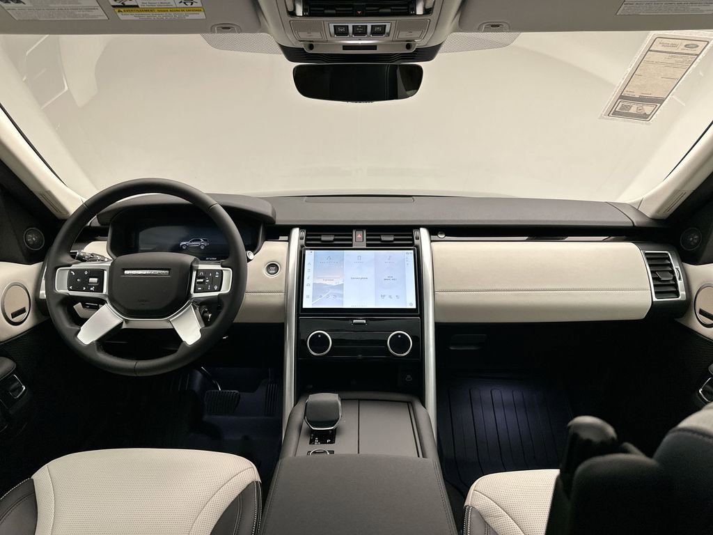 Certified 2025 Land Rover Discovery S AWD/4WD image 5