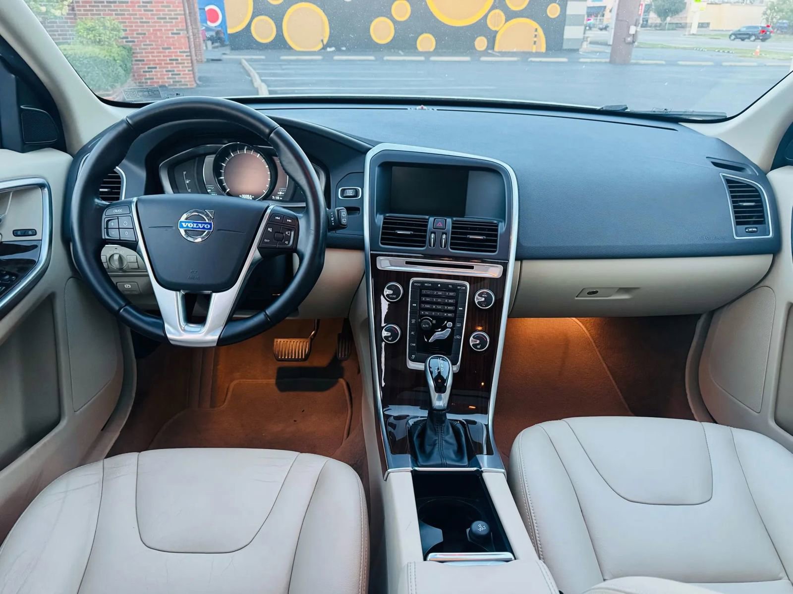 Used 2015 Volvo XC60 3.2 Premier Plus image 6