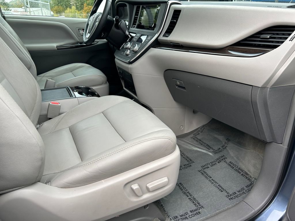Used 2017 Toyota Sienna XLE Premium image 26