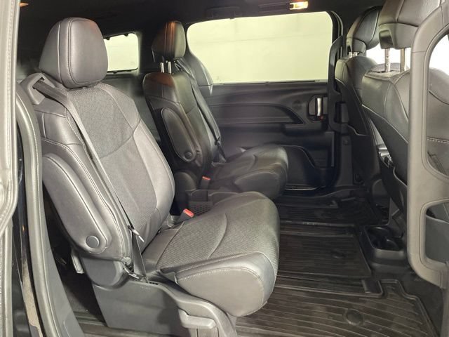 Used 2025 Toyota Sienna Limited AWD/4WD image 27