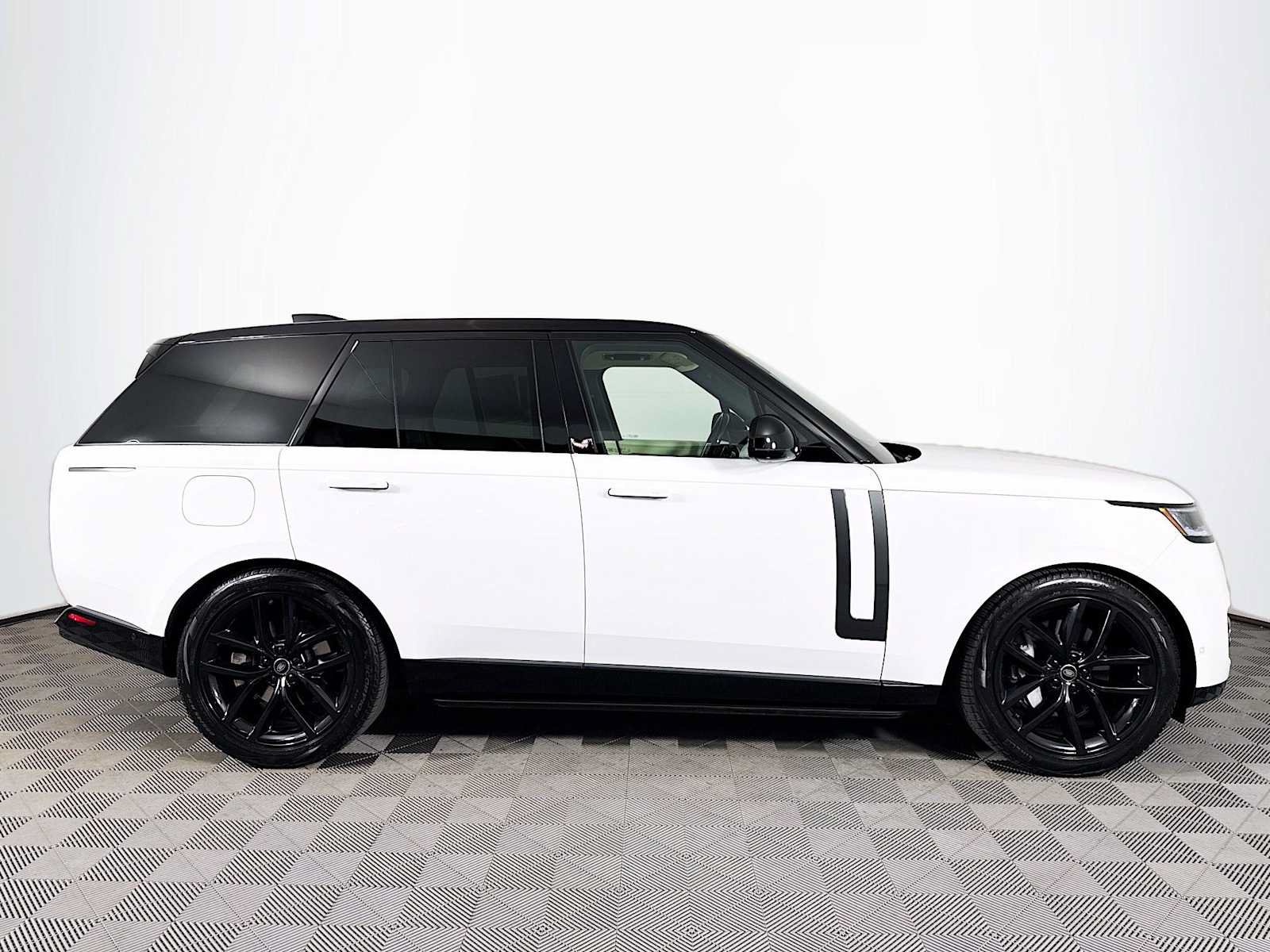 Certified 2024 Land Rover Range Rover SE AWD/4WD image 4