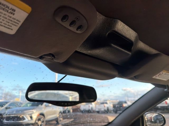 Used 2005 Chrysler Sebring Touring w/ Electronics Convenience Group image 22