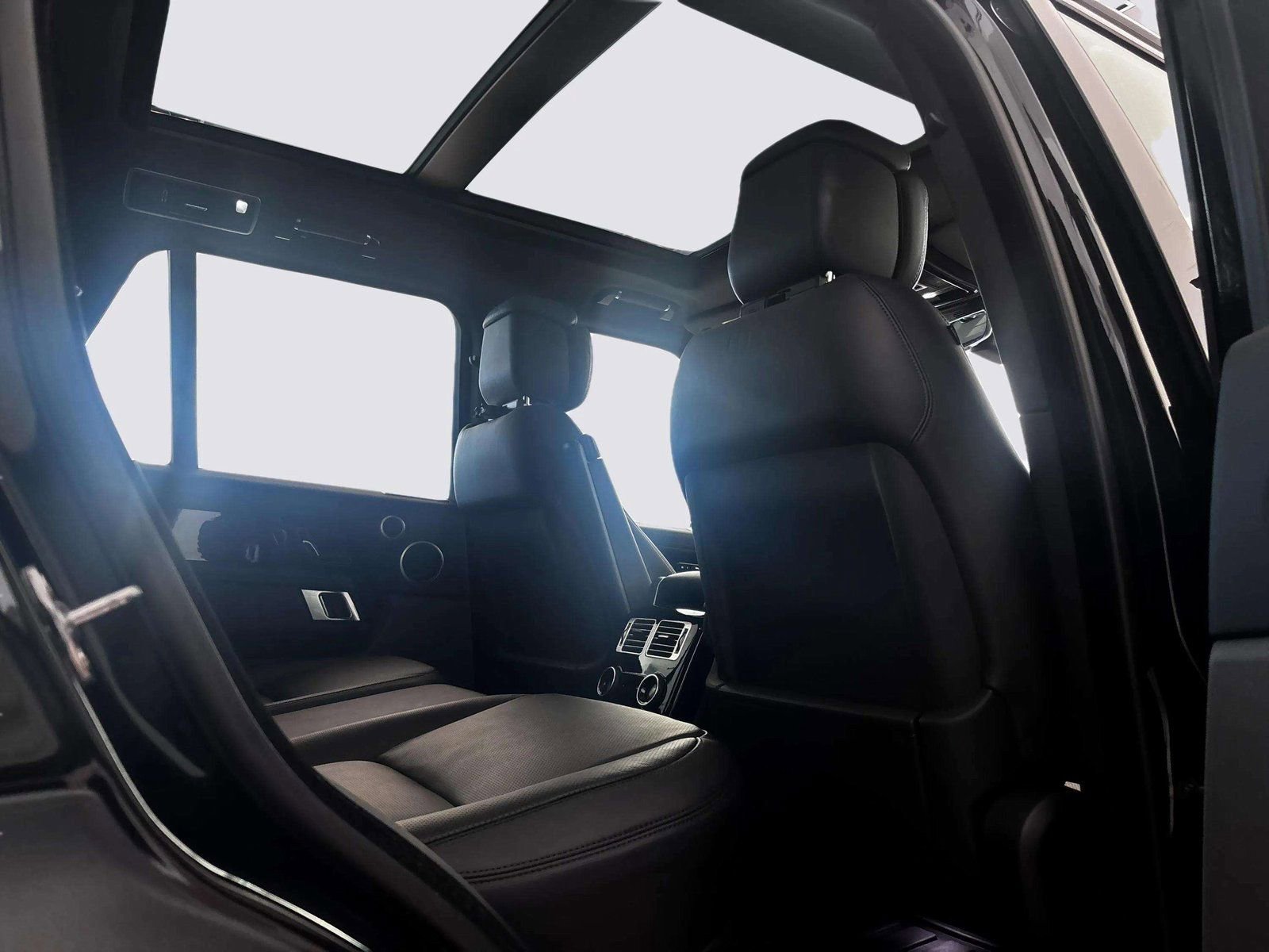 Used 2022 Land Rover Range Rover P525 Westminster Edition image 43