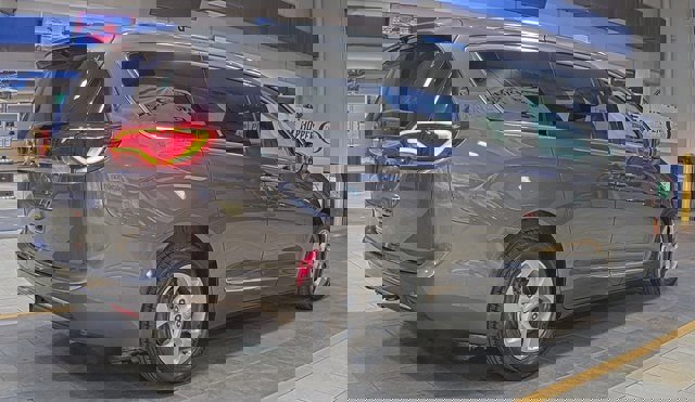 Used 2017 Chrysler Pacifica Touring-L Plus image 4