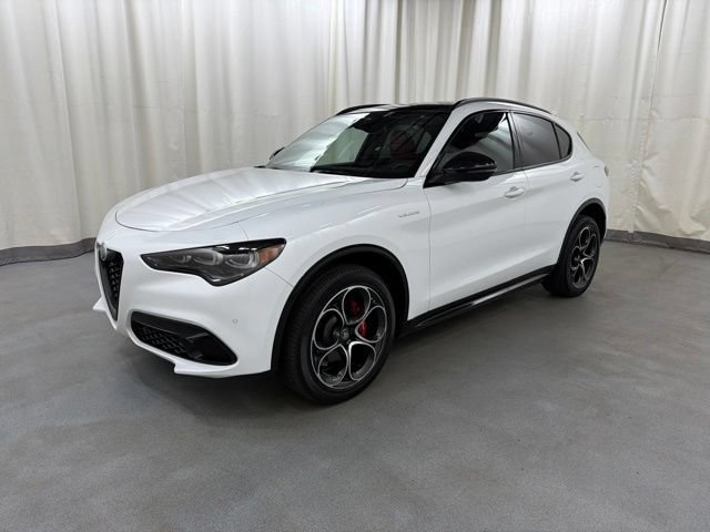 Used 2024 Alfa Romeo Stelvio Veloce AWD/4WD image 2