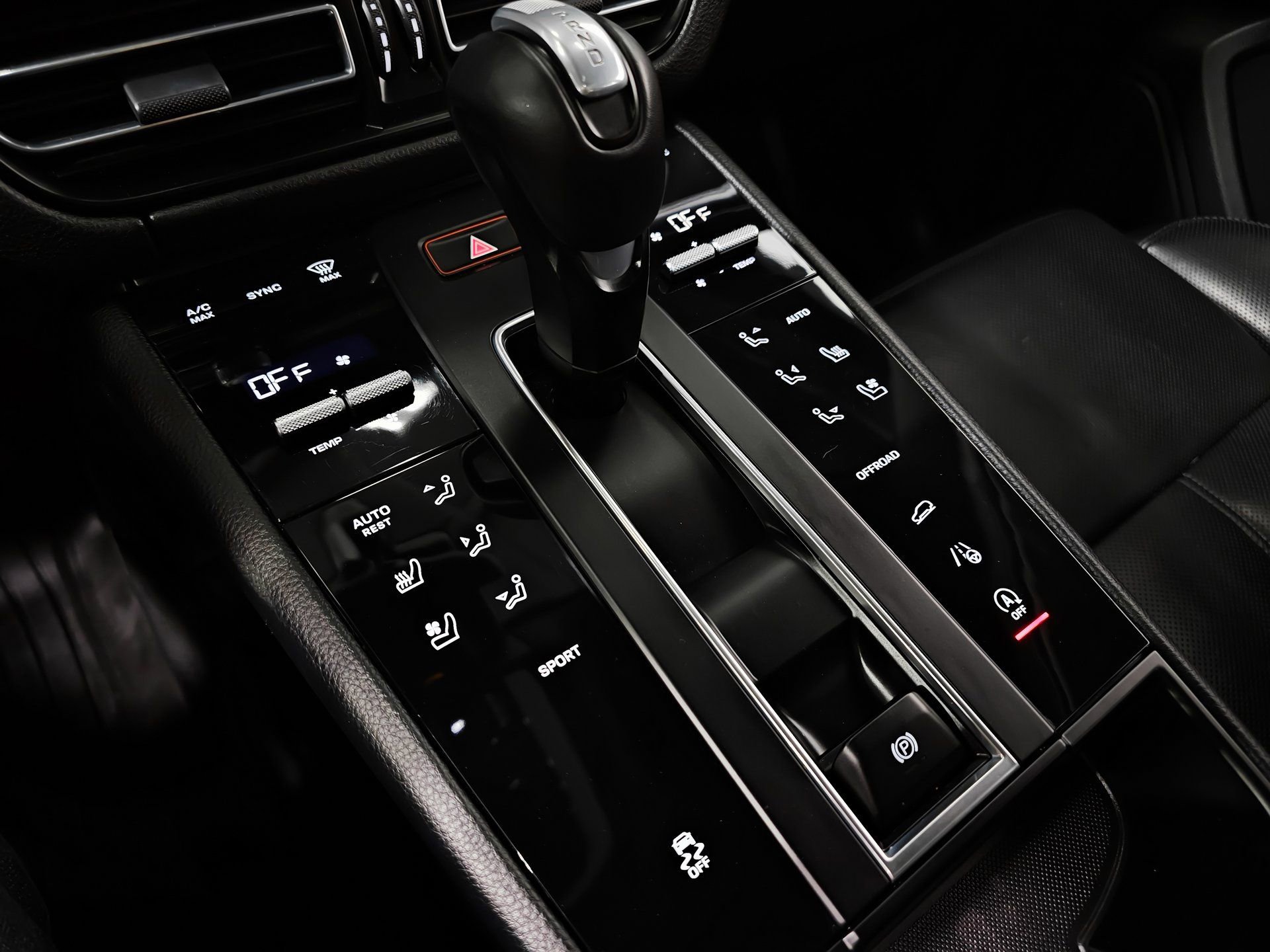 Used 2024 Porsche Macan Turbo image 17