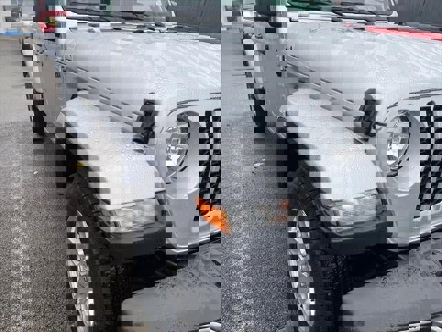 Used 2023 Jeep Gladiator Sport image 22