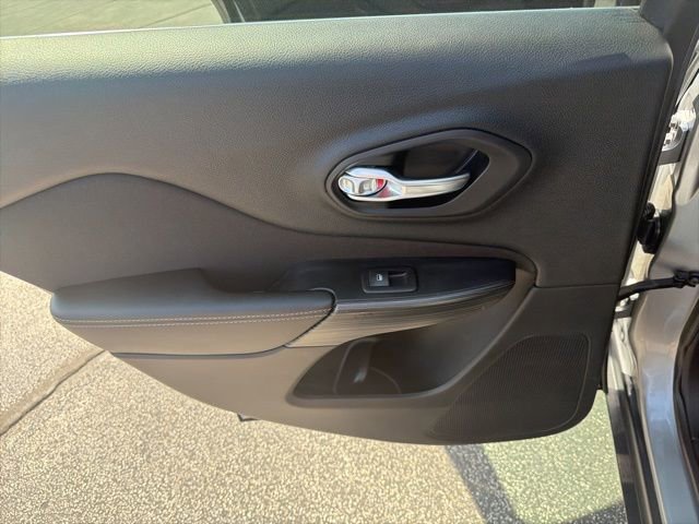 Used 2017 Jeep Cherokee Latitude w/ Safety/Convenience Group image 26
