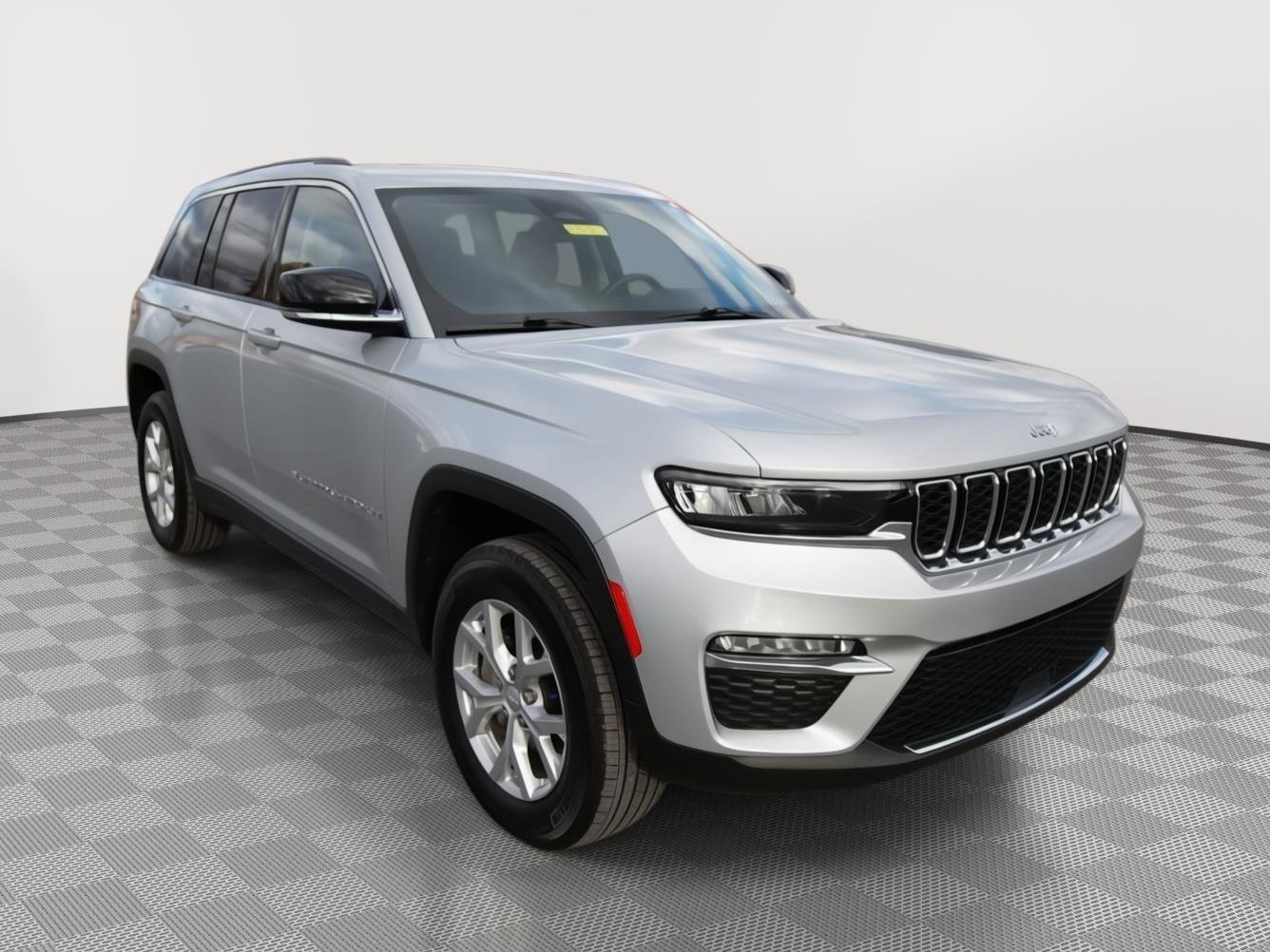 Used 2023 Jeep Grand Cherokee Limited image 8