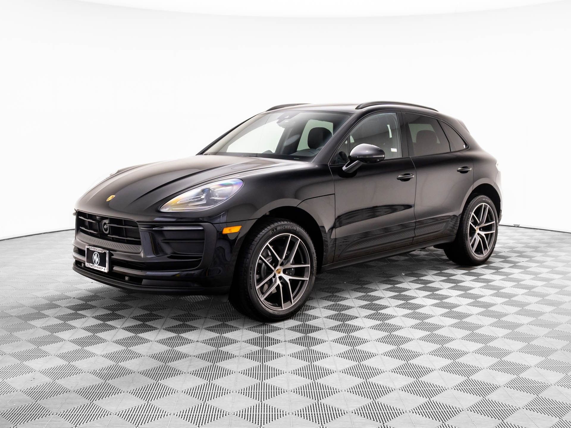 Certified 2026 Porsche Macan AWD/4WD image 1