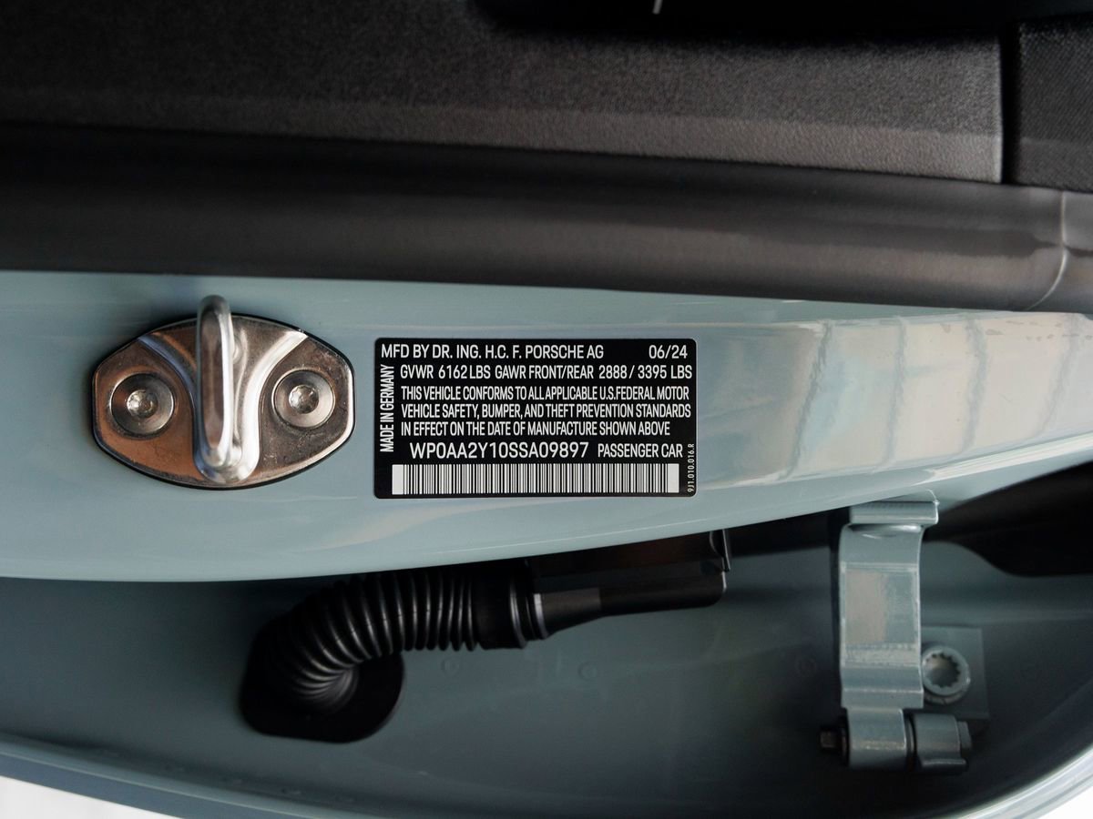 Used 2025 Porsche Taycan image 36