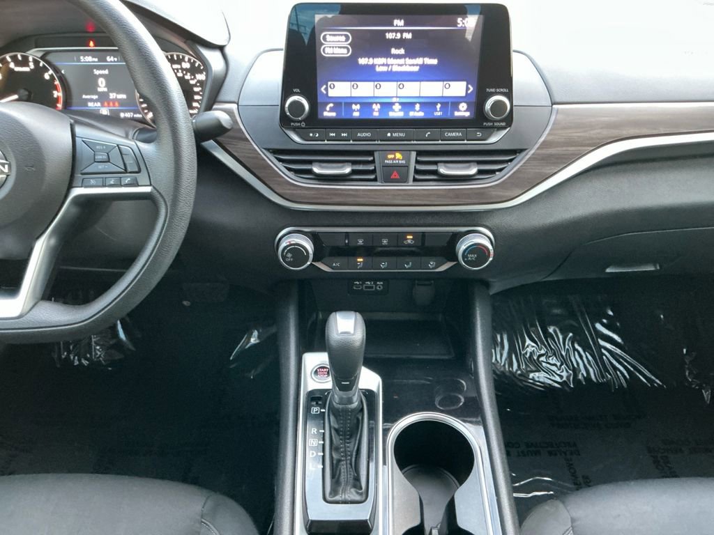Used 2024 Nissan Altima 2.5 SV image 11