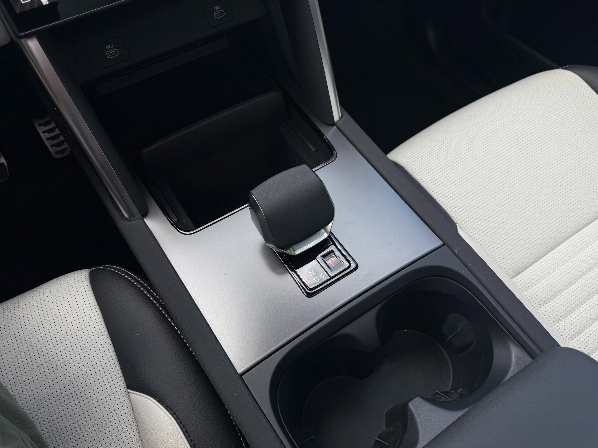 Used 2024 Land Rover Discovery Sport Dynamic SE image 29