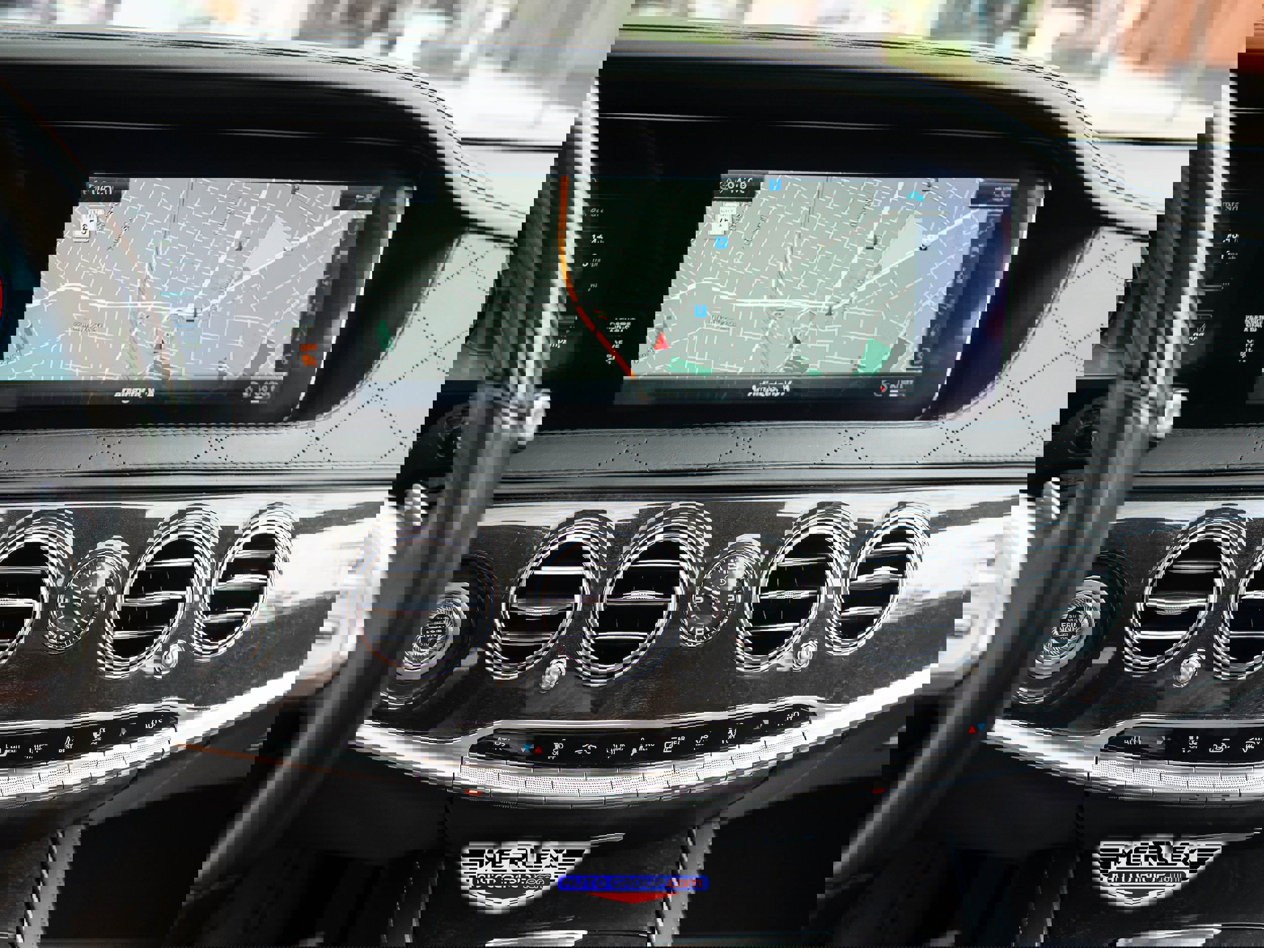 Used 2019 Mercedes-Benz S 560 4MATIC Sedan w/ Premium Package image 32