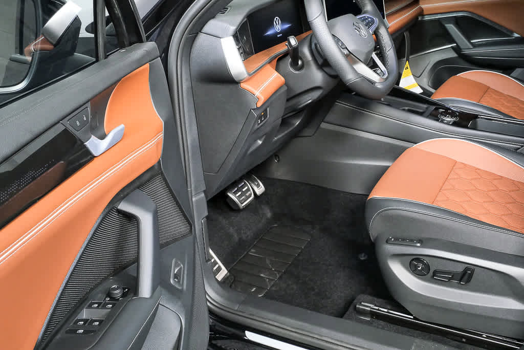 New 2026 Volkswagen Tiguan SEL R-Line AWD/4WD image 7