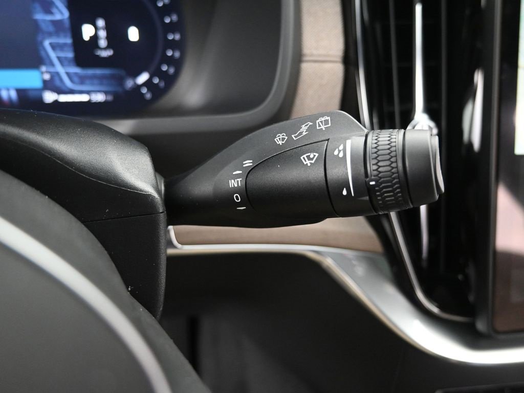 New 2026 Volvo XC90 B6 Plus w/ Protection Package Premier image 19