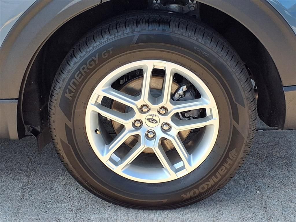 Used 2025 Ford Explorer Active RWD image 32