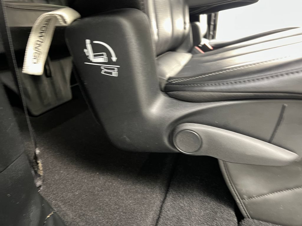 Used 2025 Chrysler Pacifica Select FWD image 29