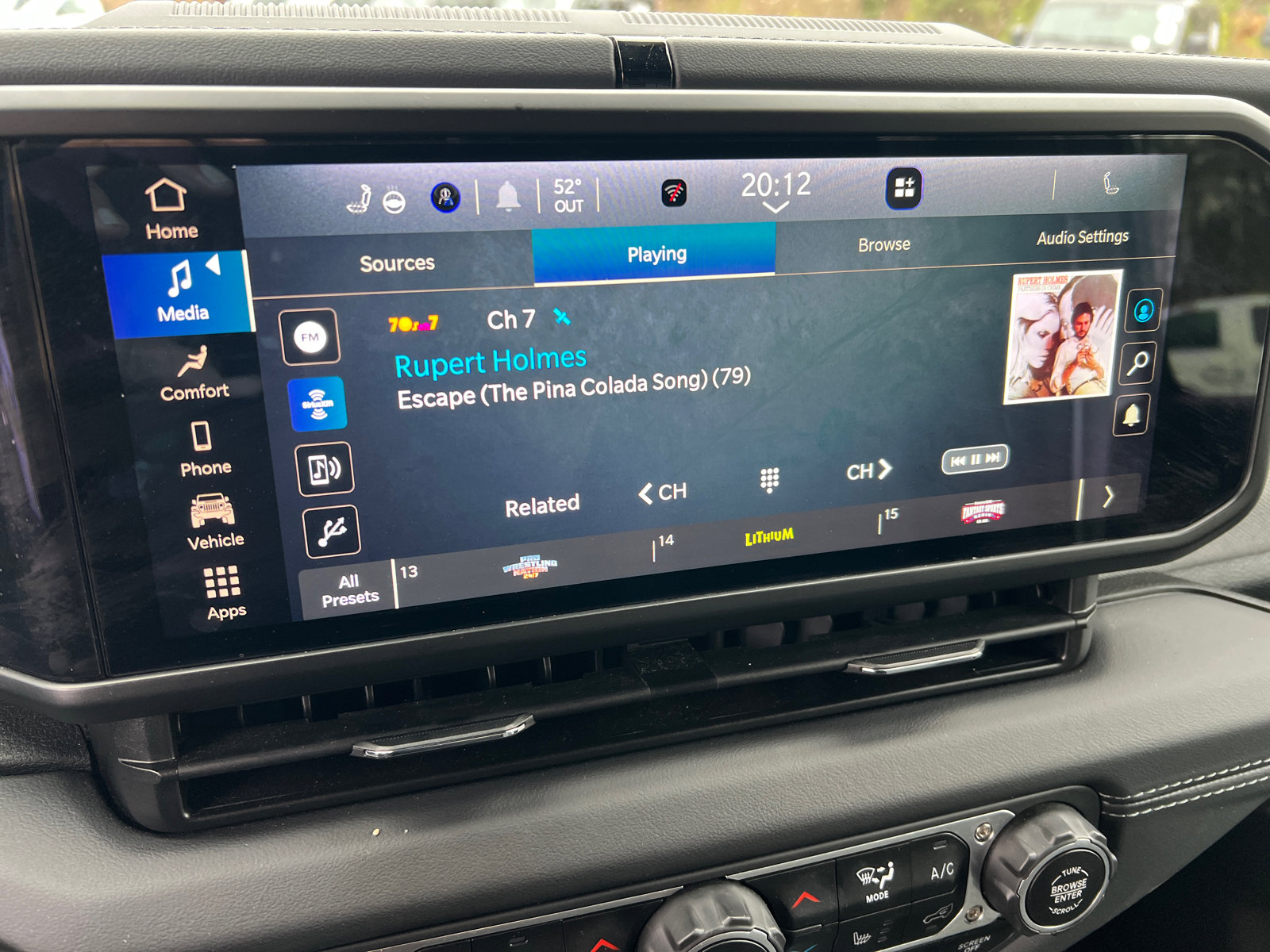 Used 2025 Jeep Wrangler Sahara w/ Safety Group image 24