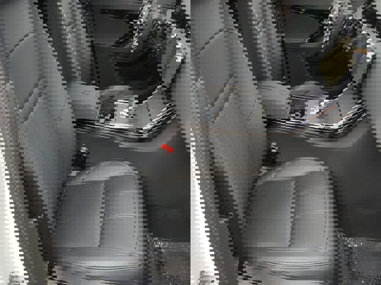 Certified 2025 Land Rover Range Rover Evoque Dynamic SE image 24