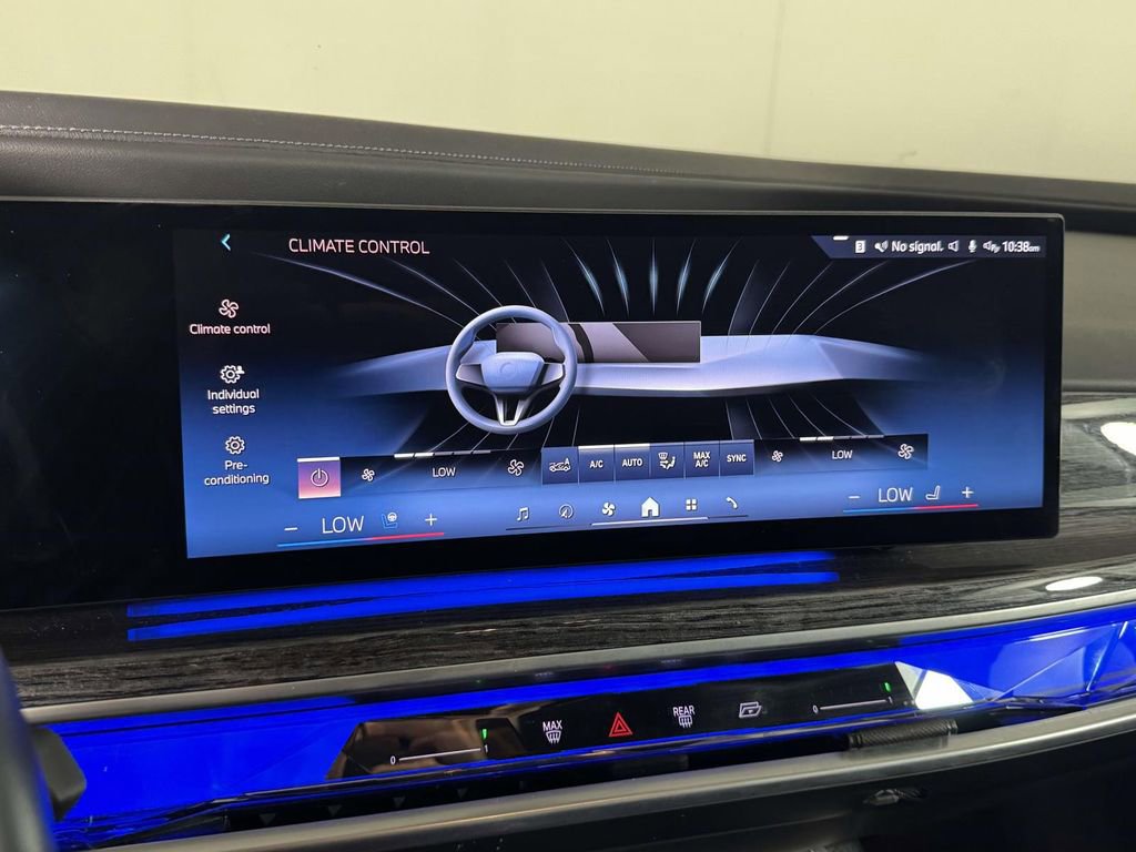 Used 2023 BMW 760i xDrive AWD/4WD image 27
