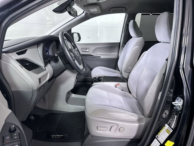 Used 2020 Toyota Sienna LE image 18