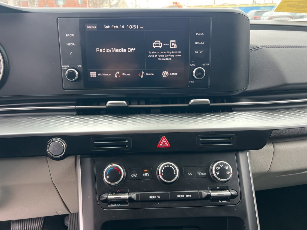 Certified 2024 Kia Carnival LX image 17