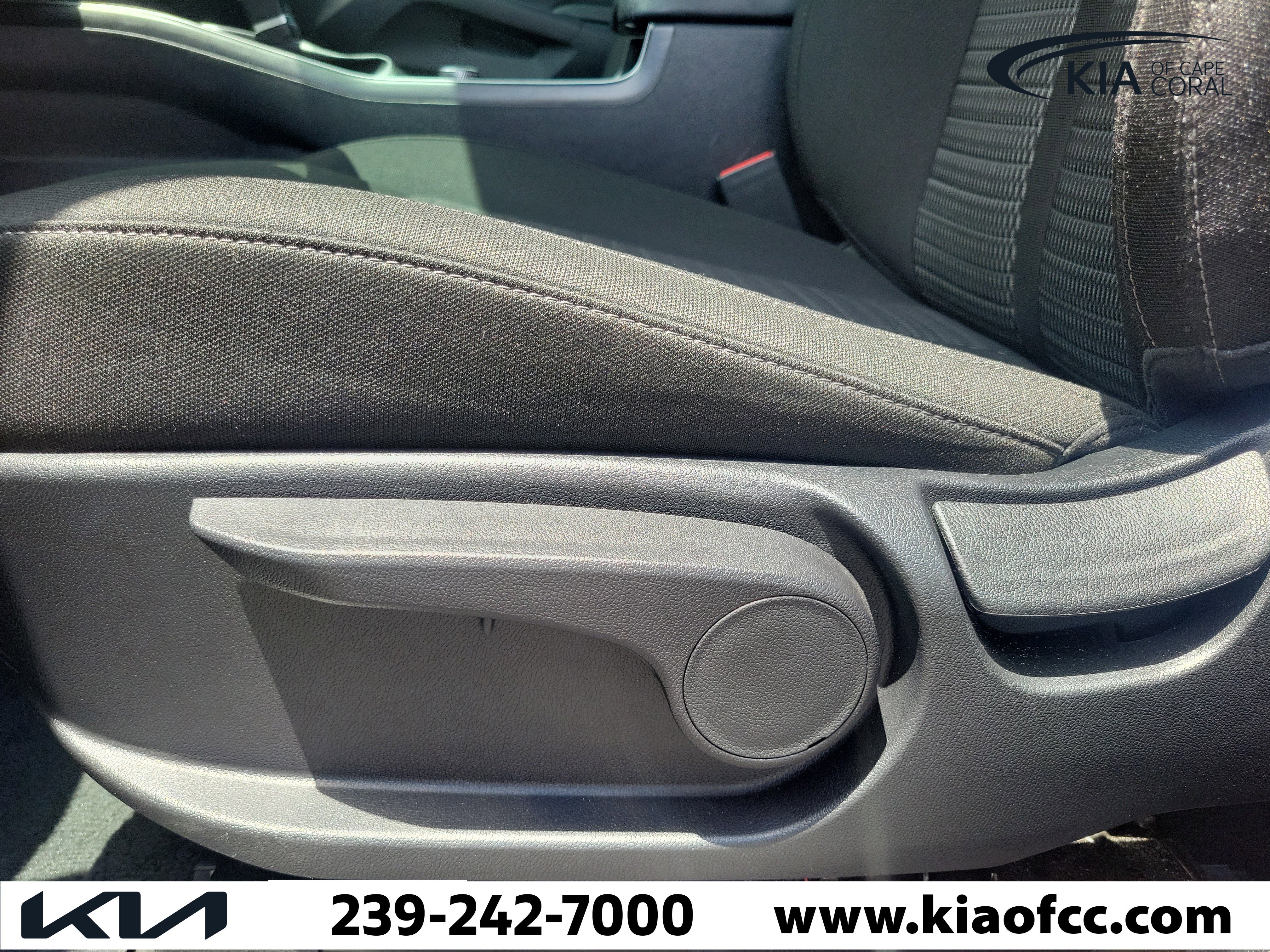 Certified 2025 Kia Sorento LX FWD image 24
