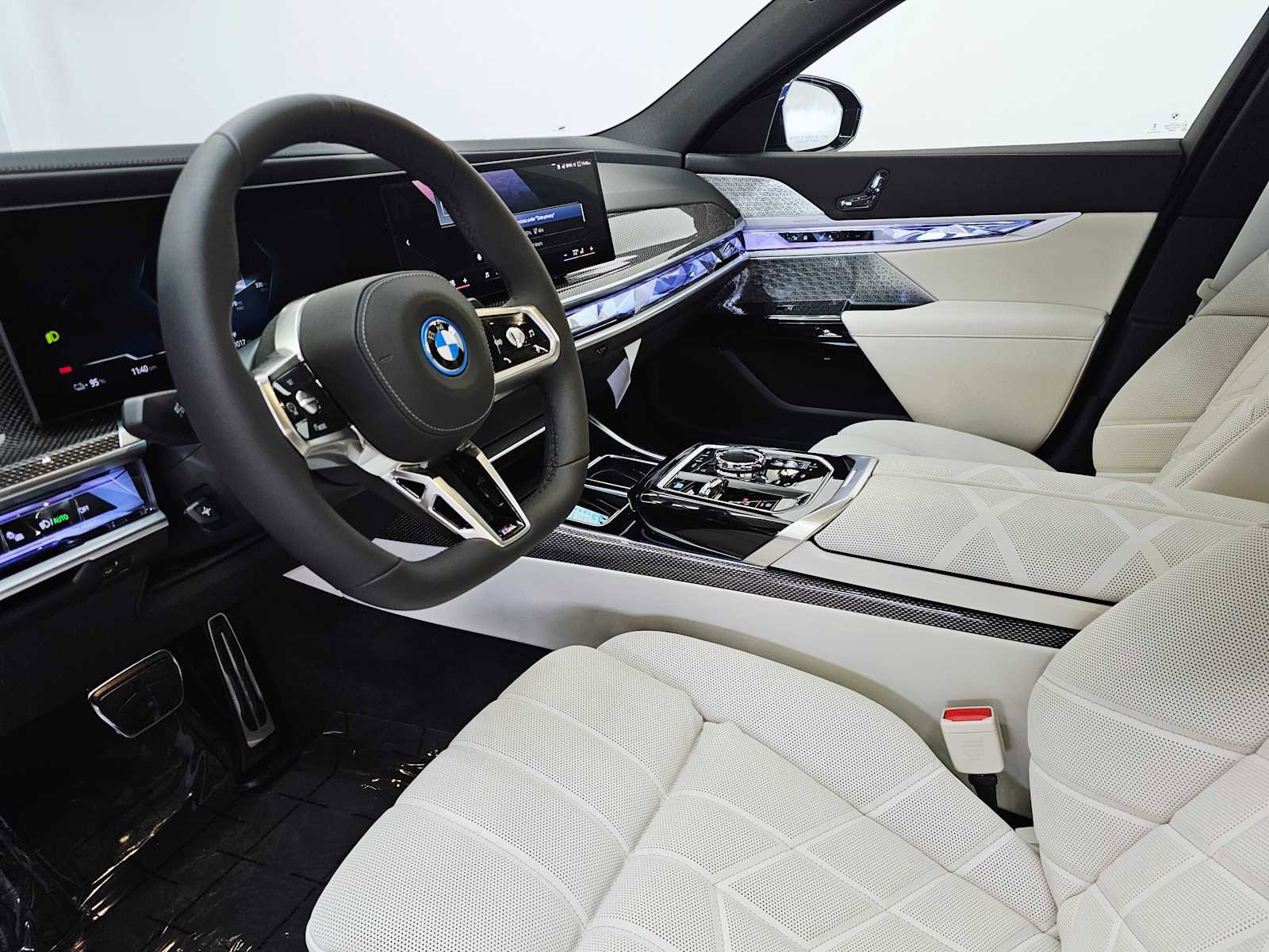 New 2025 BMW i7 xDrive60 w/ Executive Package image 2