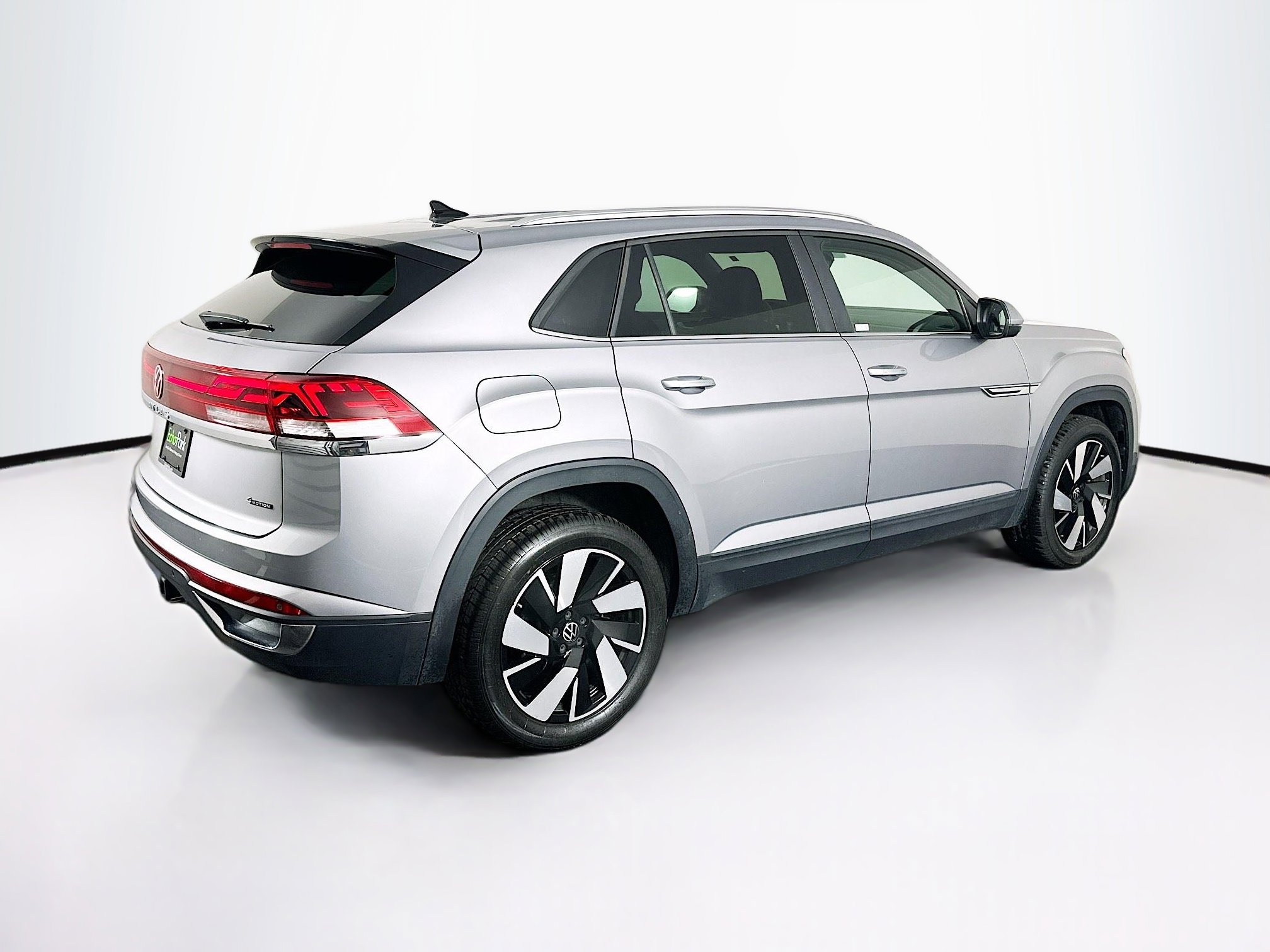 Used 2025 Volkswagen Atlas Cross Sport SE image 9