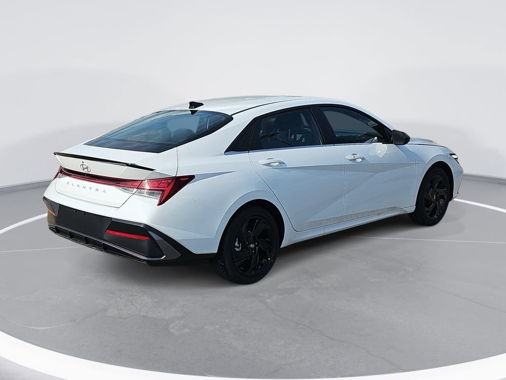 New 2026 Hyundai Elantra SEL Sport Premium FWD image 5