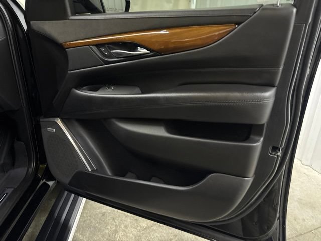 Used 2019 Cadillac Escalade Premium Luxury AWD/4WD image 34