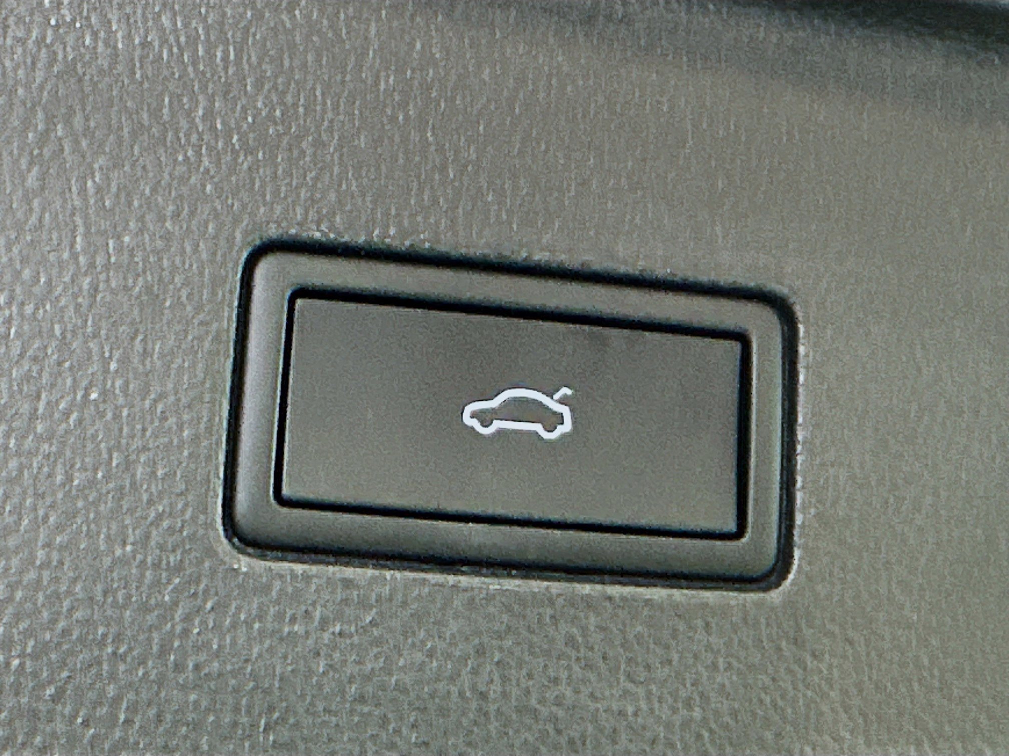 Used 2025 Volkswagen Atlas SE image 30